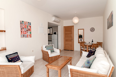Spacious Lounge / Dining Area